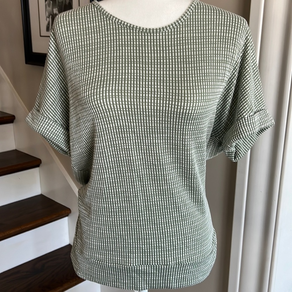 BUCKLE Daytrip Top - size Small